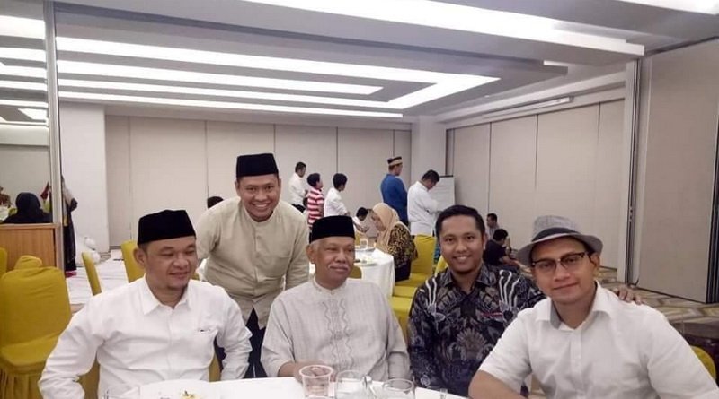Ketua Dewan Pers Prof Dr Azyumardi Azra (tengah) beserta Presiden LIRA Andi Syafrani (kanan)