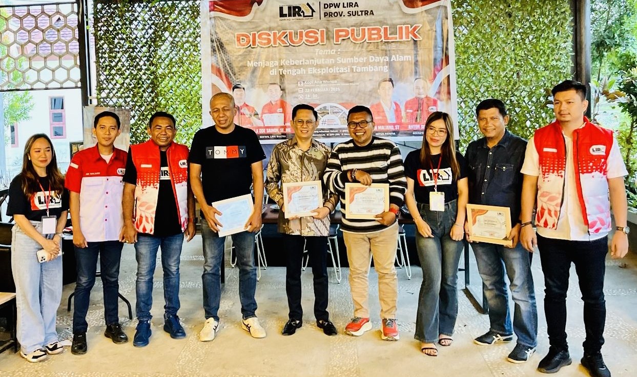 Foto bersama Narasumber Diskusi Publik disalah satu Kedai Kopi di Kendari. Sabtu, 22/02/2025.