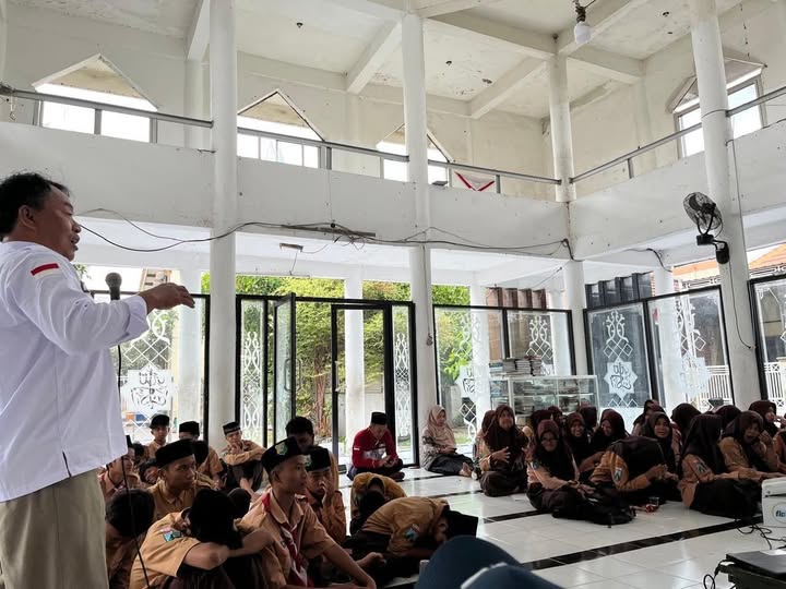 LIRA Gresik Berikan Penyuluhan Kenakalan Remaja dan Bahaya Narkoba di Banjarsari