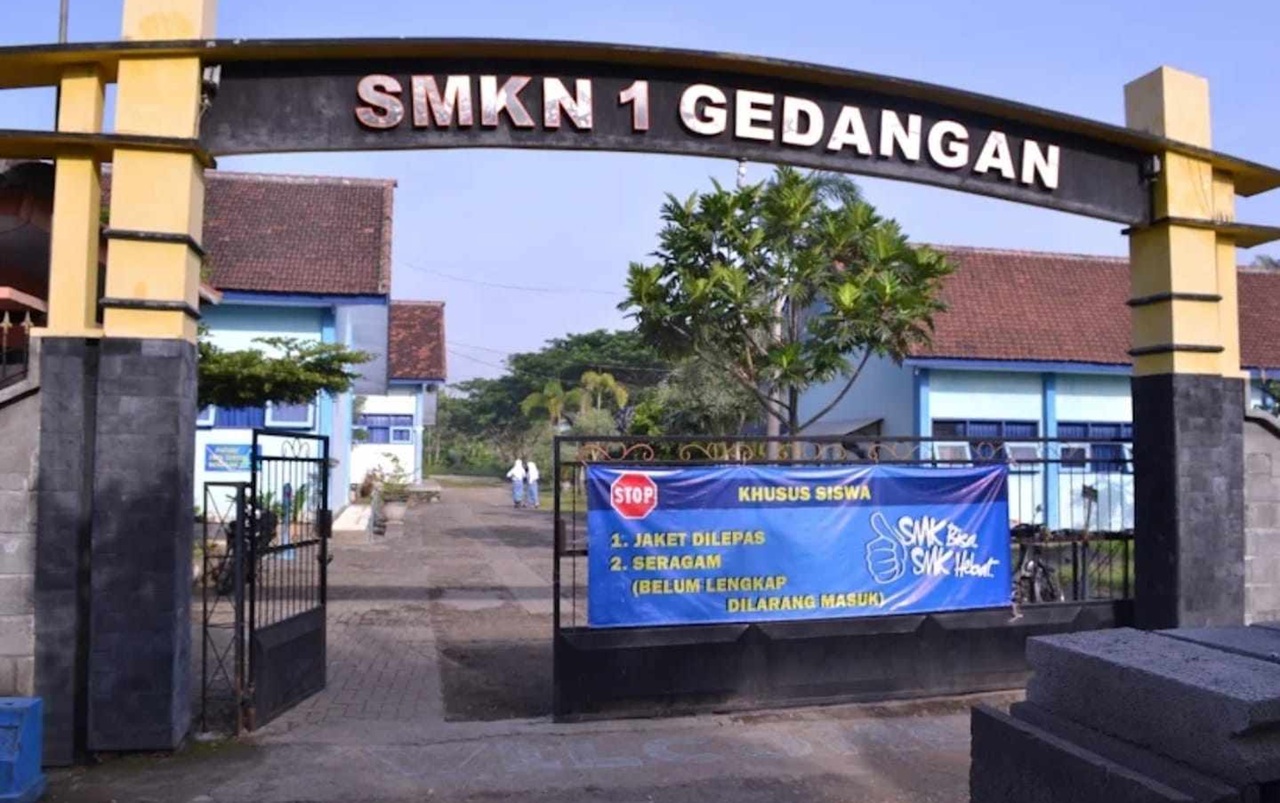 LIRA Soroti Dugaan Penjualan Seragam di SMKN 1 Gedangan, Minta Disdik Jatim Turun Tangan