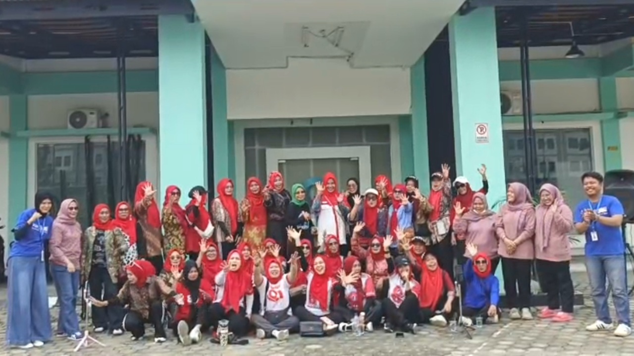 Perempuan LIRA Kampar dan Klinik Mona Medika Gelar Senam Jantung, Berbagi Sayur, dan Cek Kesehatan Gratis