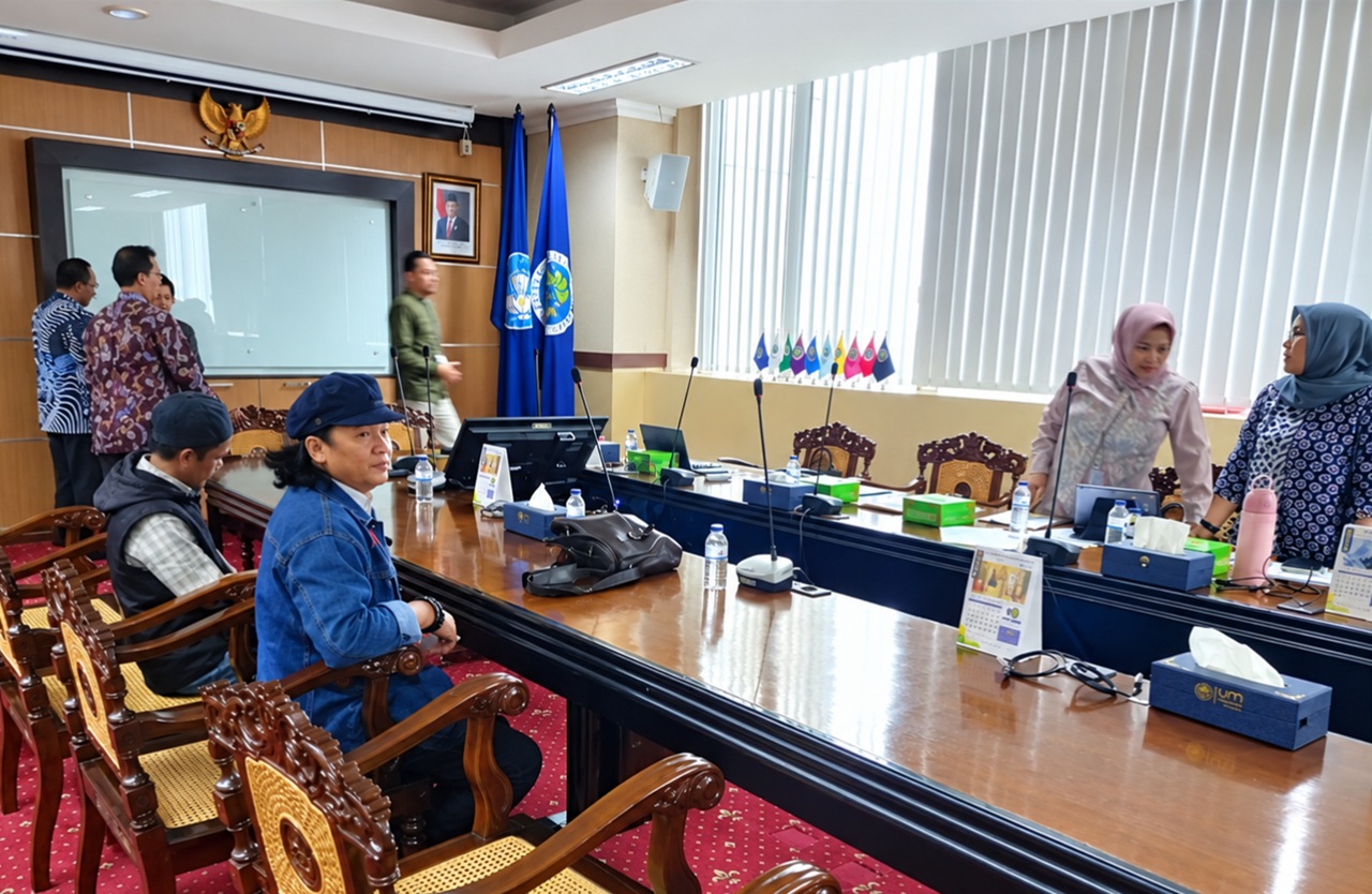 Bupati LIRA Kabupaten Malang, Wiwid Tuhu, saat memimpin audiensi dengan Satgas PPK UM