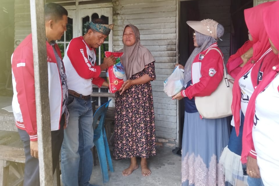 DPD Lumbung Informasi Rakyat (LIRA) Kota Pekanbaru kembali melaksanakan kegiatan sosial bertajuk Jumat Berkah, Jumat (03/10/2025).