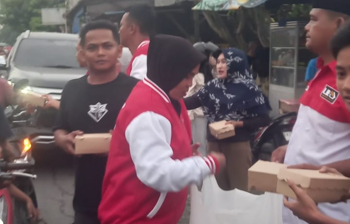 DPW LIRA Sumut Bersama Bank Sumut Berbagi Takjil Gratis