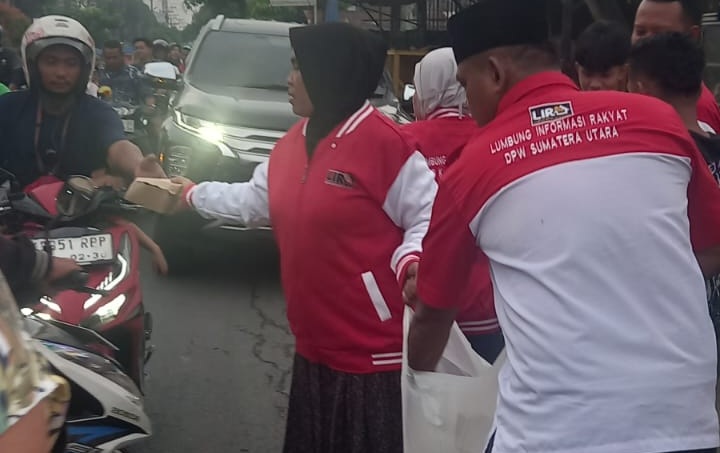 DPW LIRA Sumut Bersama Bank Sumut Berbagi Takjil Gratis