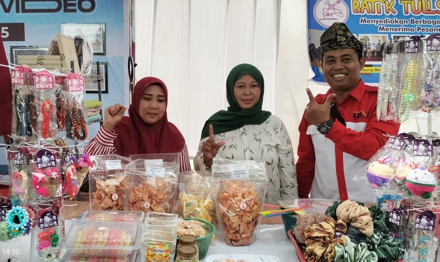 Stand UMKM LIRA DPD Kota Pekanbaru di Festival Pacu Jalur di Taluk Kuantan Stand UMKM LIRA DPD Kota Pekanbaru di Festival Pacu Jalur di Taluk Kuantan, 20-24 Agustus 2025.