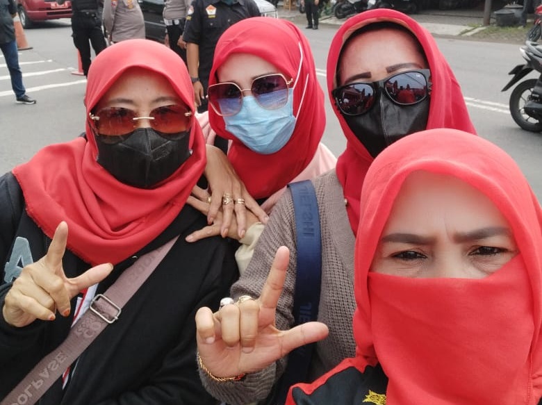 LIRA Mojokerto terlibat aksi anti korupsi bersama LSM lainnya di Mojokerto menuntut pembersihan korupsi di Pemda, Selasa (9/12).