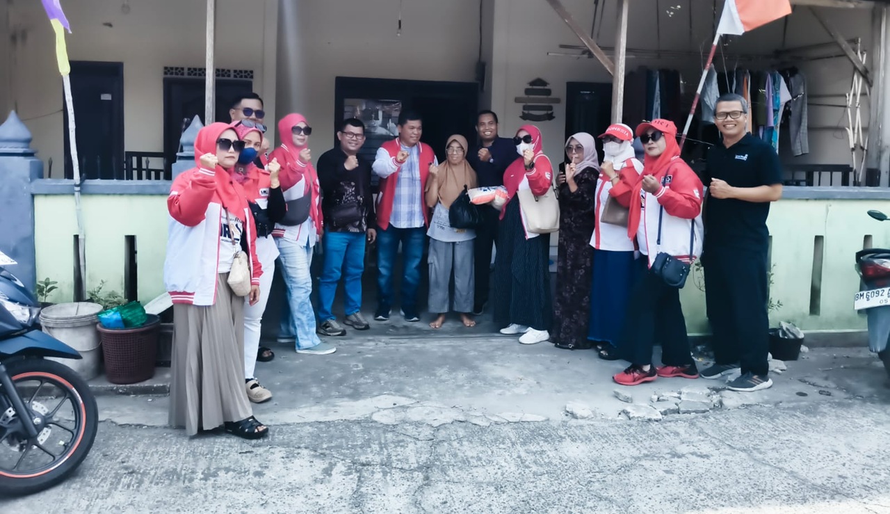 Sambut HUT ke-81 RI, Walikota LIRA Pekanbaru Gelar Aksi Berbagi Sembako untuk Masyarakat