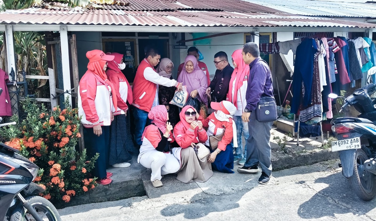 Sambut HUT ke-81 RI, Walikota LIRA Pekanbaru Gelar Aksi Berbagi Sembako untuk Masyarakat